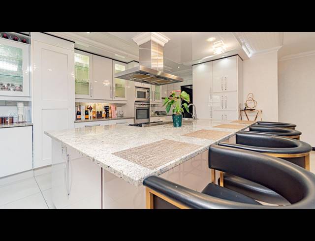 4 BEDROOM FREEHOLD FOR SALE IN MEYERSDAL